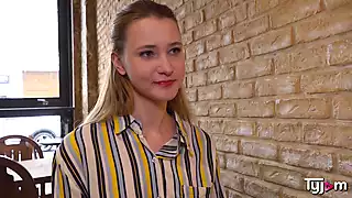 Heiße dünne blonde Blondine Tanja hat einen Hardcore-Sex mit einem ...
