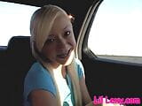 Lil Lexy se masturba na parte de trás de um carro snapshot 1