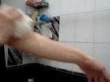Russian milf in bath snapshot 3