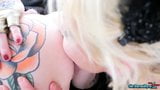 Barbie sins et megan inky se font baiser par des singes excités dans une tournante snapshot 2