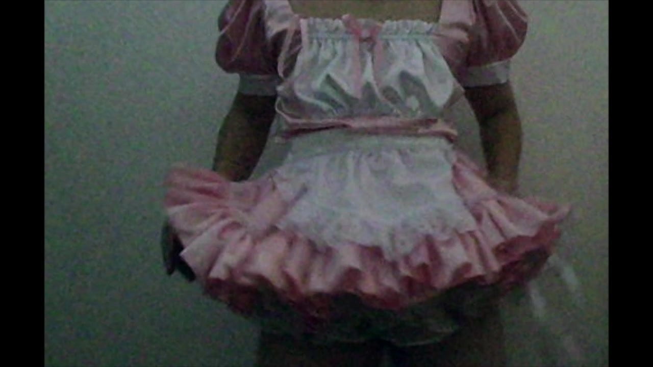Sissy cameriera danza
