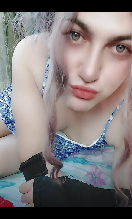 Bootylicious crossdresser: goyangin pantat montokku dengan gaya yang nikmat!