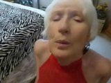 Sue, une salope mature coquine, suce et baise snapshot 5