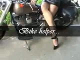 Sperma auf High Heels Motorrad snapshot 1