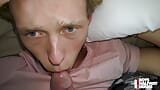 Pikhongerige tiener Danny Shine zuigt de ballen van oudere Creep pov leeg snapshot 6