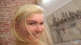 Blonde Melissa May trekt af snapshot 12