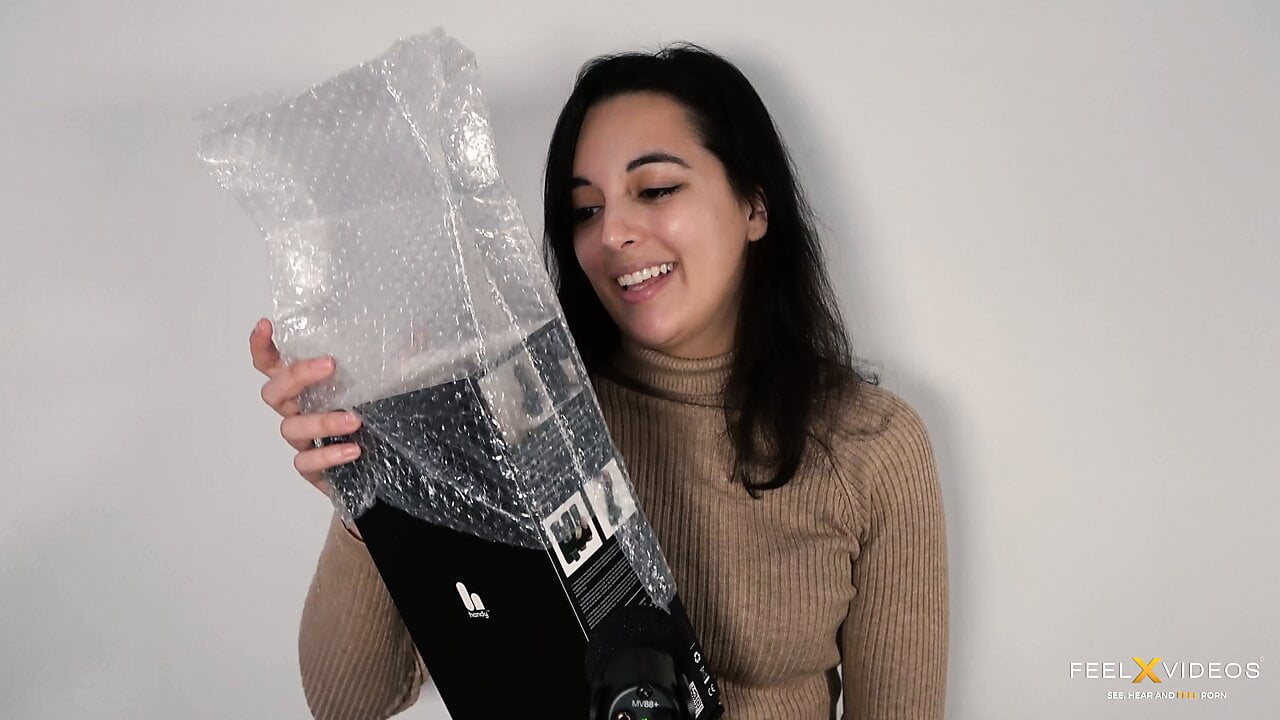 ASMR – SWF with the Hottest British teen, Summer Fox!