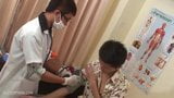 Versaute medizinische Fetisch-Asiaten ohne Netz und Netz snapshot 1