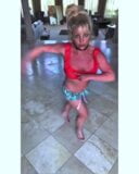 Britney Spears - tančí poskakující prsa snapshot 6