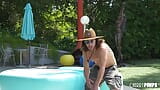 Chico de la piscina de gran polla se folla a la tetona latina Rose Lynn y recibe una mamada descuidada para su pausa de trabajo snapshot 2