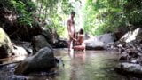 Casal gostoso fodendo na selva - sexo ao ar livre snapshot 11