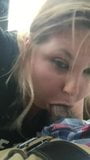 Blonde bbw zuigt grote zwarte lul in de auto snapshot 12