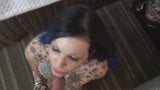 Alt tatuada chica porno tetona se golpea y facial snapshot 4