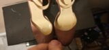 Đôi 3 trong tổng số 20 - giày cao gót khối sa tanh trông mới đã được sử dụng và lạm dụng snapshot 10