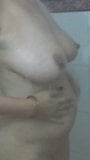 Desi milf bhabhi desnudo bath mostrando Grande tetas coño & culo snapshot 2