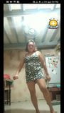 Filipina milf dançando ao vivo snapshot 1