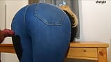 Nouveau? Sa belle-mère lui prête son beau cul en jean pour se branler et jouir - Shely81 snapshot 16