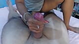 Close-up aftrekken met cumshot die langs haar hand stroomt snapshot 10