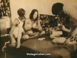 青少年浪荡公子玩脱衣扑克和性爱（1960年代复古） snapshot 3