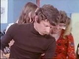 cc denmark siswi memiliki pesta liar liar di kelas (1974) snapshot 4