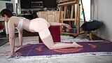 Deep hip openers en sexy shorts de durazno caliente snapshot 14