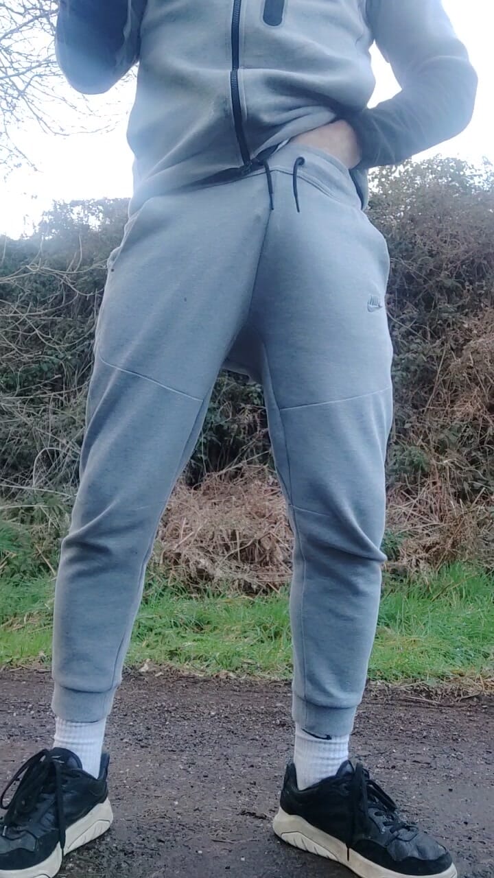 Pissend me Nike Tech fleece snapshot 1