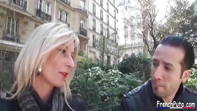 Kissing a Blonde Seductress Online