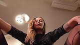 Clarissa - nylon beine pOV spuckende verbale demütigung! snapshot 9