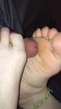 Geneckt und in die Sohlen gemolken, Footjob snapshot 13