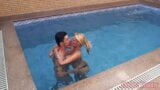 Rubia travesti perfora su culo después de divertirse en la piscina snapshot 1