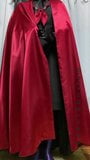 Masturbation avec un costume de marin et une cape en satin rouge snapshot 2