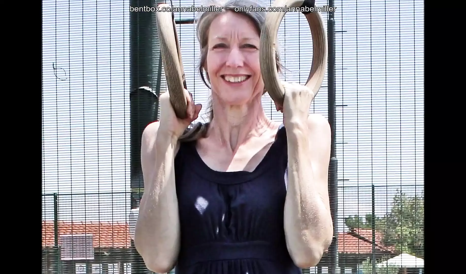 annabel miller nude熟女野外露出 アナベルミラー:パンティーなしのトレーニング | xHamster