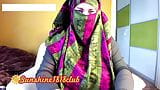 Moslim Arabische bbw milf cam meisje in hijab naakt opstappen 02.14 - Arabische grote tieten op webcam snapshot 1