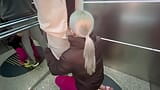 ホテルの見知らぬスポーティな女の子が公共のエレベーターでフェラチオをしてくれてイキを終えるのを手伝ってくれます snapshot 7