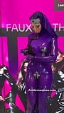 Miss Fetilicious latex-catsuit polieren snapshot 2