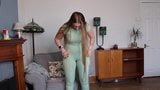 La nuova bella ragazza calda prova i leggings cameltoe cammello snapshot 11