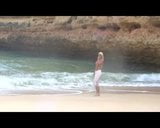 Chica follando en la playa snapshot 1