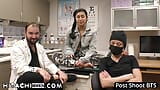 Word dokter-Tampa, geef eerstejaarsvrouw Jasmine Rose verplichte Hitachi-toverstaf orgasmes tijdens fysieke snapshot 13