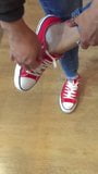 Latina en rojo converse vista previa snapshot 5