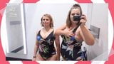 Hannah Witton e l'amica fanno una fenditura enorme che prova i costumi da bagno snapshot 2