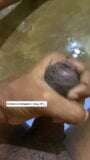 Ragazzo indiano che fa il bagno e si masturba in bagno snapshot 9