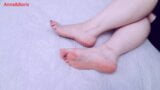Ti piacerebbe eiaculare guardando i miei piedi morbidi e belli? snapshot 5
