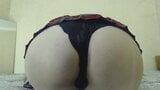 Gadis Rusia menunjukkan dirinya telanjang dan membelai lubangnya snapshot 10