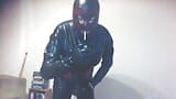 LatexPeti Catsuitban ,kesztyűben cigarettázik snapshot 11