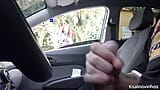 Preguntando por direcciones en la calle, me masturbé con una chica en la parada del autobús snapshot 1