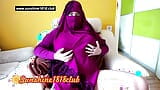 Menina árabe muçulmana em cosplay hijab roxo, peitos grandes, webcam, show gravado em 20 de março snapshot 20