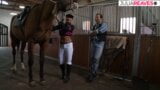 Paardengeleider heeft seks met instructeur! snapshot 3