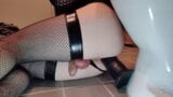 Sissy boy neukt gigantische zwarte dildo snapshot 20