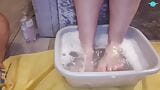 ¡Lavó y aceitó mis pies sexy! snapshot 13