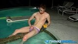 Três twinks servindo amigo em uma piscina enquanto usava calcinha snapshot 15